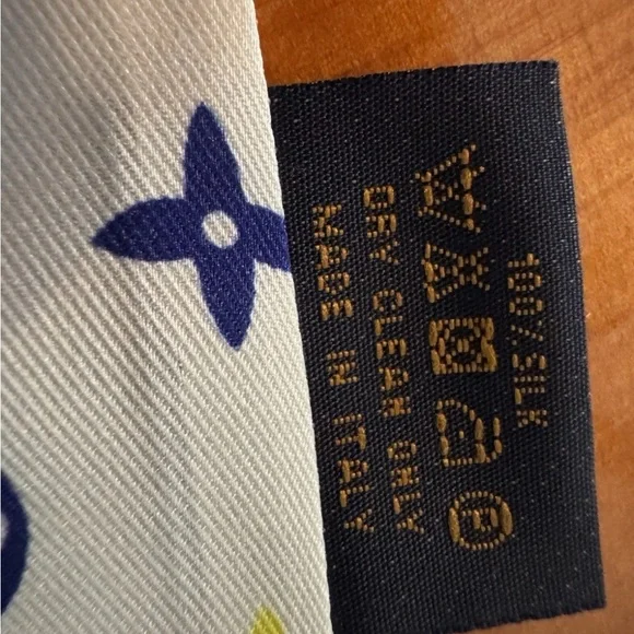 Louis Vuitton Black Multicolor Monogram Scarf - Picture 6 of 6